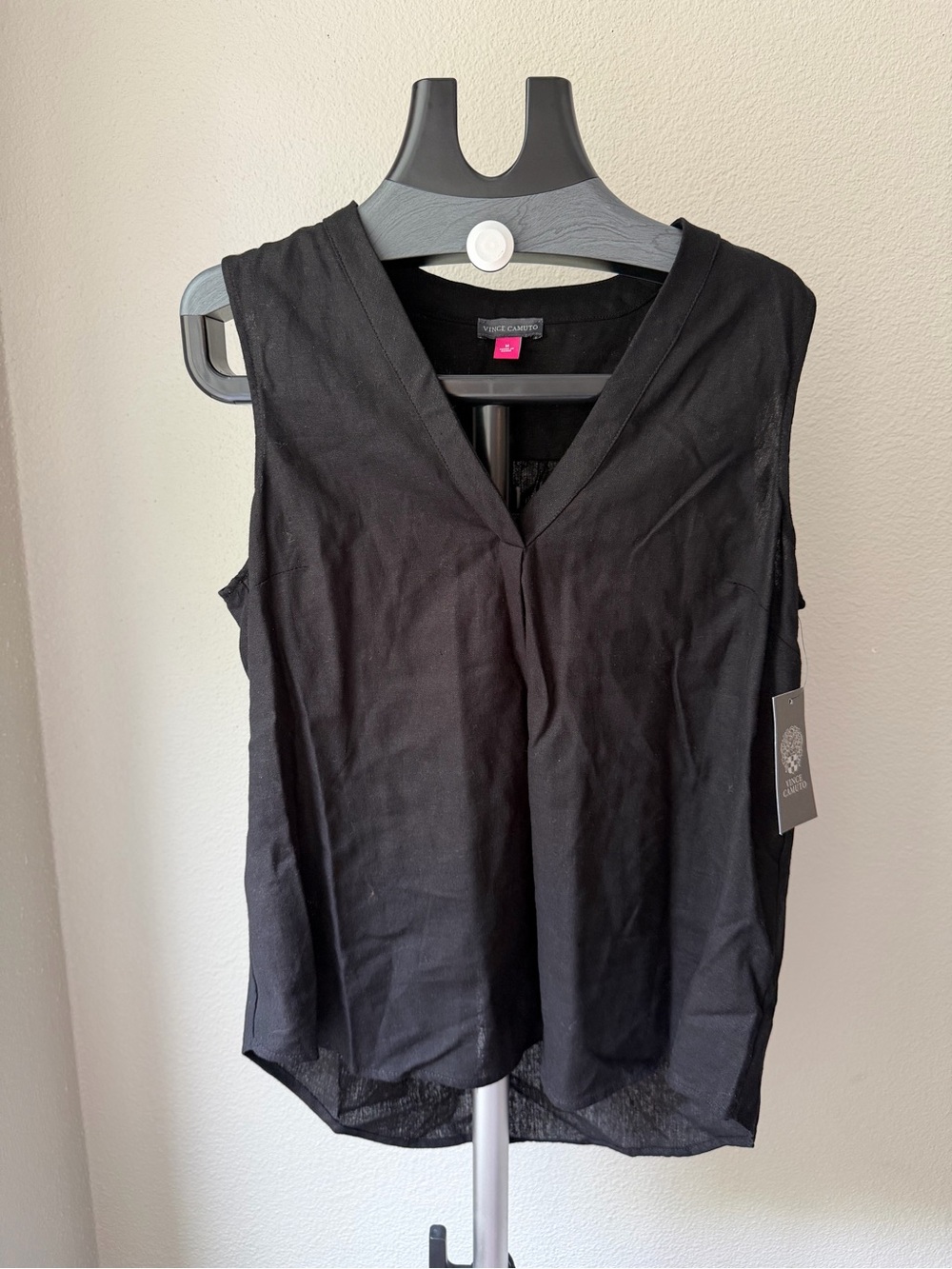 Vince Camuto Black V-Neck Sleeveless Camisole